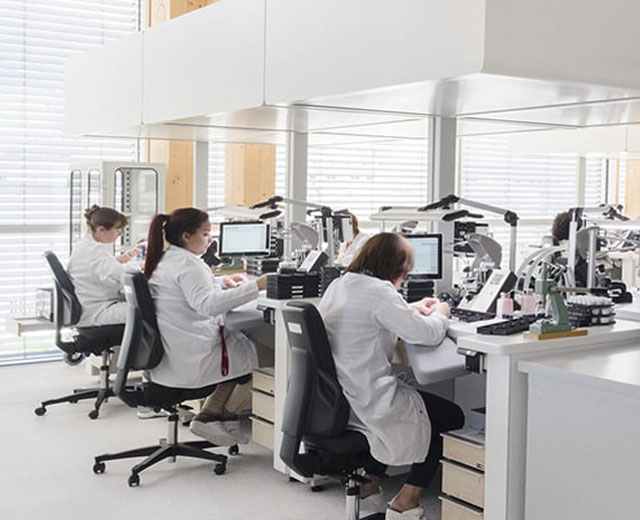 欧米茄专业的技师团队